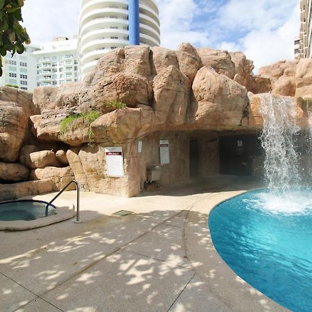 Castle 835 Oceanview Studio On Beach With Pool, Gym, Bars, And Free Parking マイアミビーチ エクステリア 写真