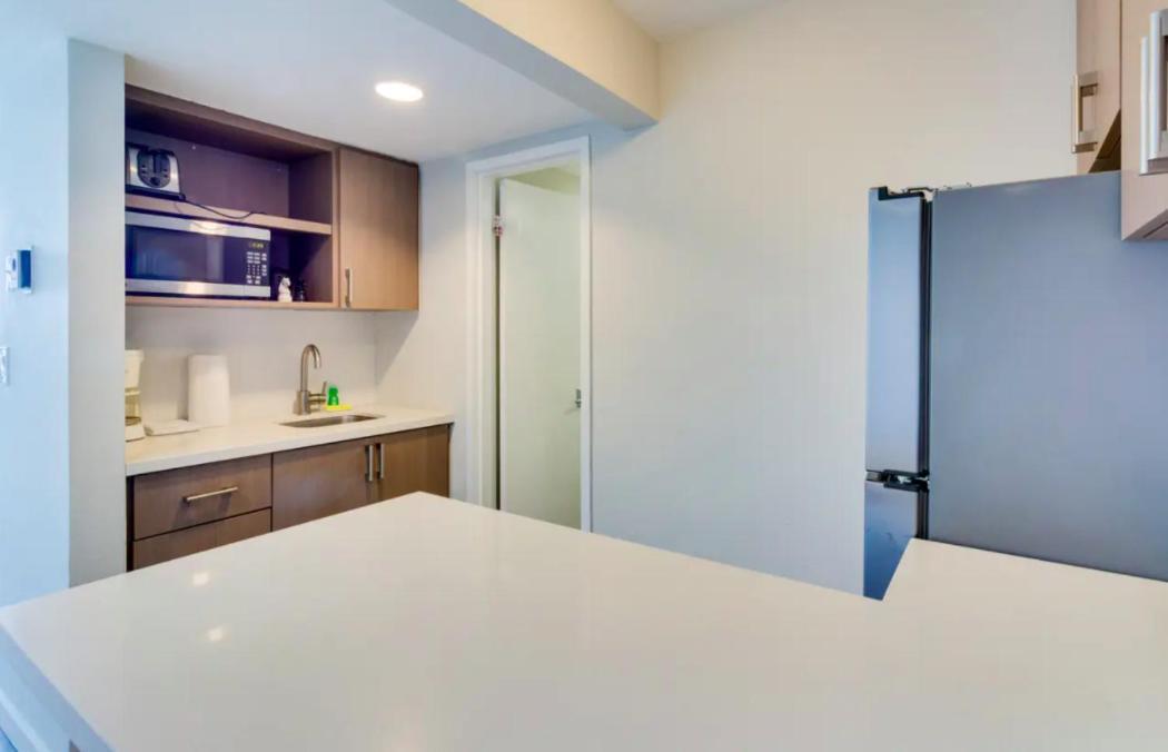 Castle 835 Oceanview Studio On Beach With Pool, Gym, Bars, And Free Parking マイアミビーチ エクステリア 写真