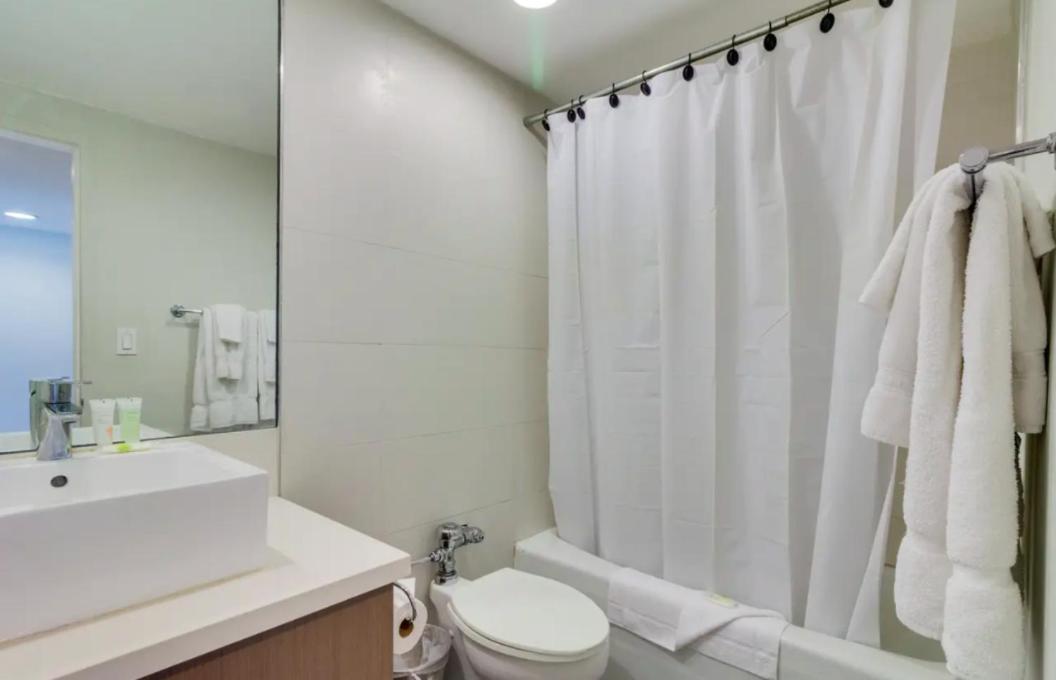 Castle 835 Oceanview Studio On Beach With Pool, Gym, Bars, And Free Parking マイアミビーチ エクステリア 写真