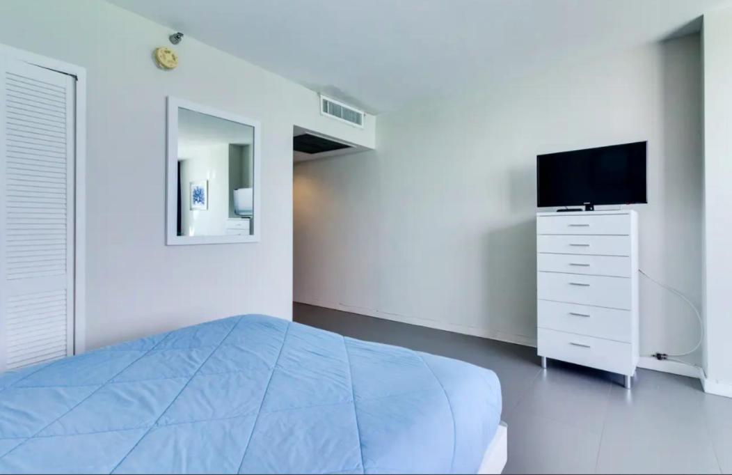 Castle 835 Oceanview Studio On Beach With Pool, Gym, Bars, And Free Parking マイアミビーチ エクステリア 写真