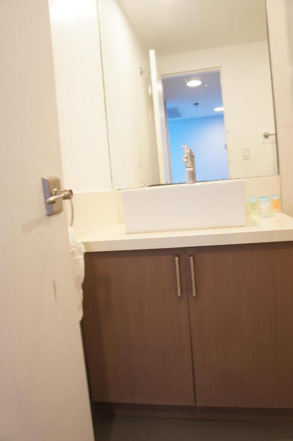Castle 835 Oceanview Studio On Beach With Pool, Gym, Bars, And Free Parking マイアミビーチ エクステリア 写真