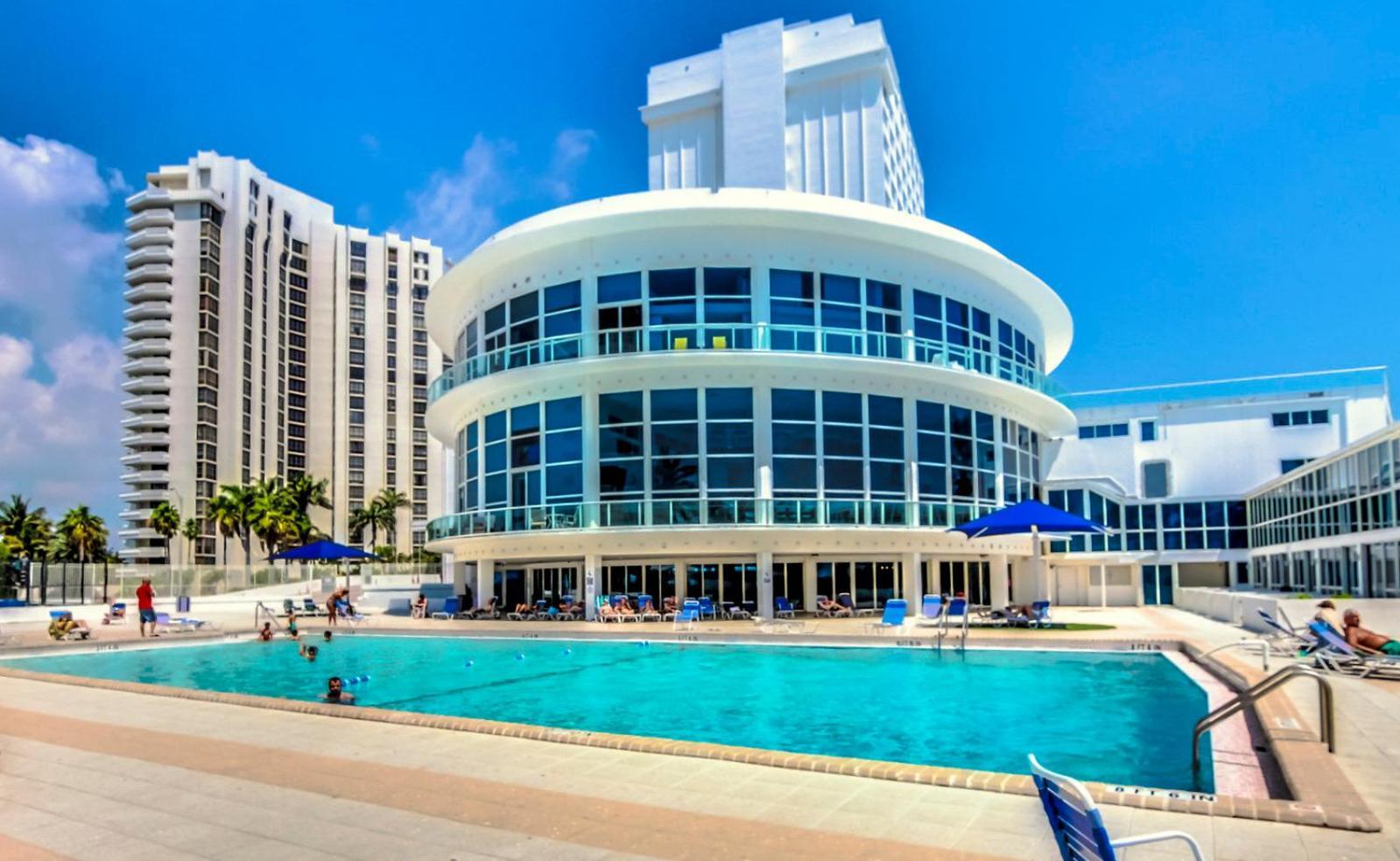 Castle 835 Oceanview Studio On Beach With Pool, Gym, Bars, And Free Parking マイアミビーチ エクステリア 写真