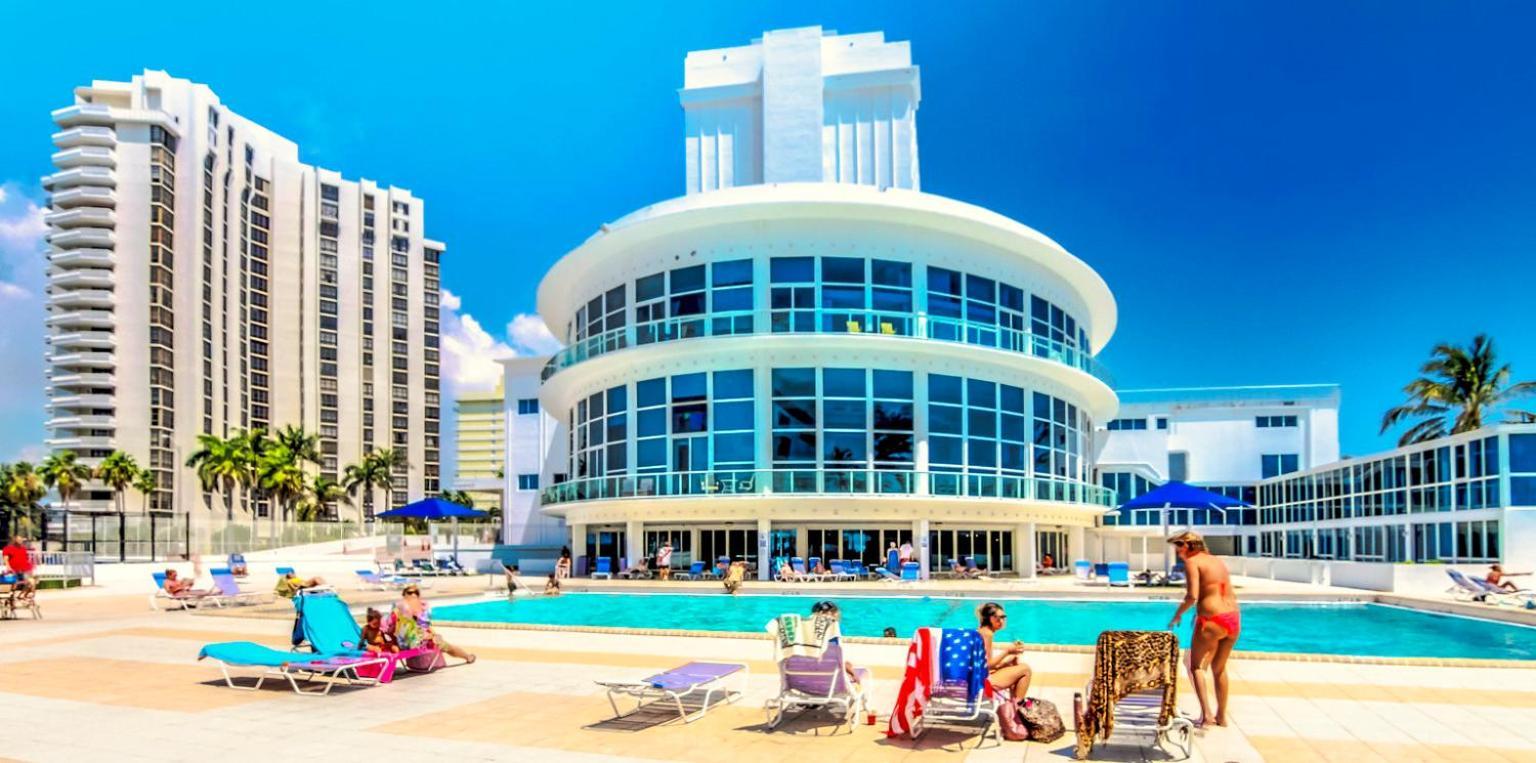 Castle 835 Oceanview Studio On Beach With Pool, Gym, Bars, And Free Parking マイアミビーチ エクステリア 写真