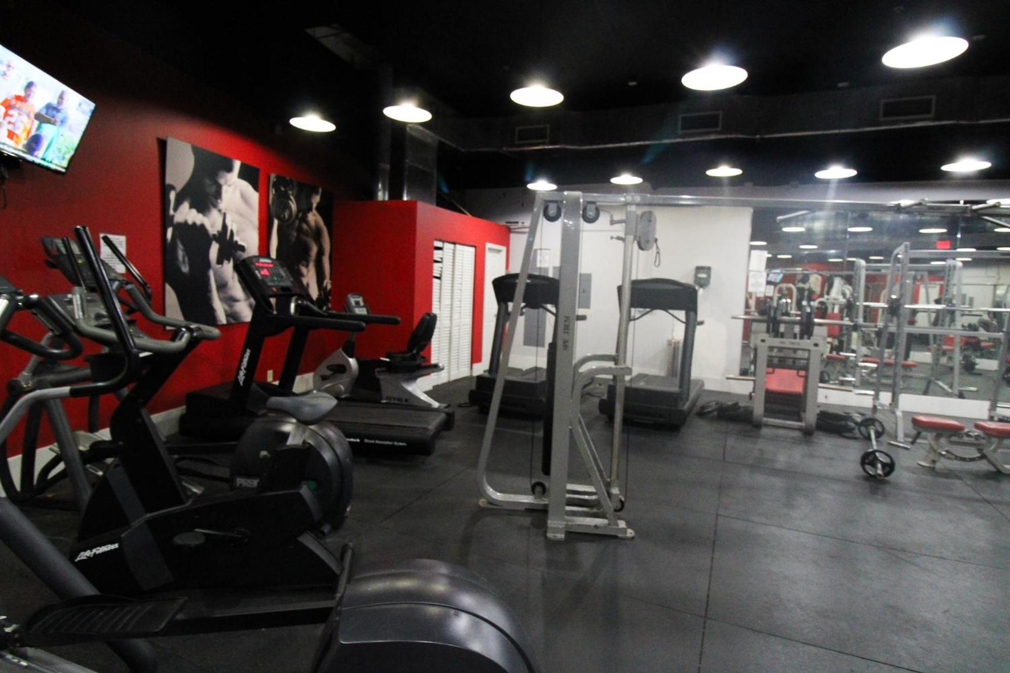 Castle 835 Oceanview Studio On Beach With Pool, Gym, Bars, And Free Parking マイアミビーチ エクステリア 写真