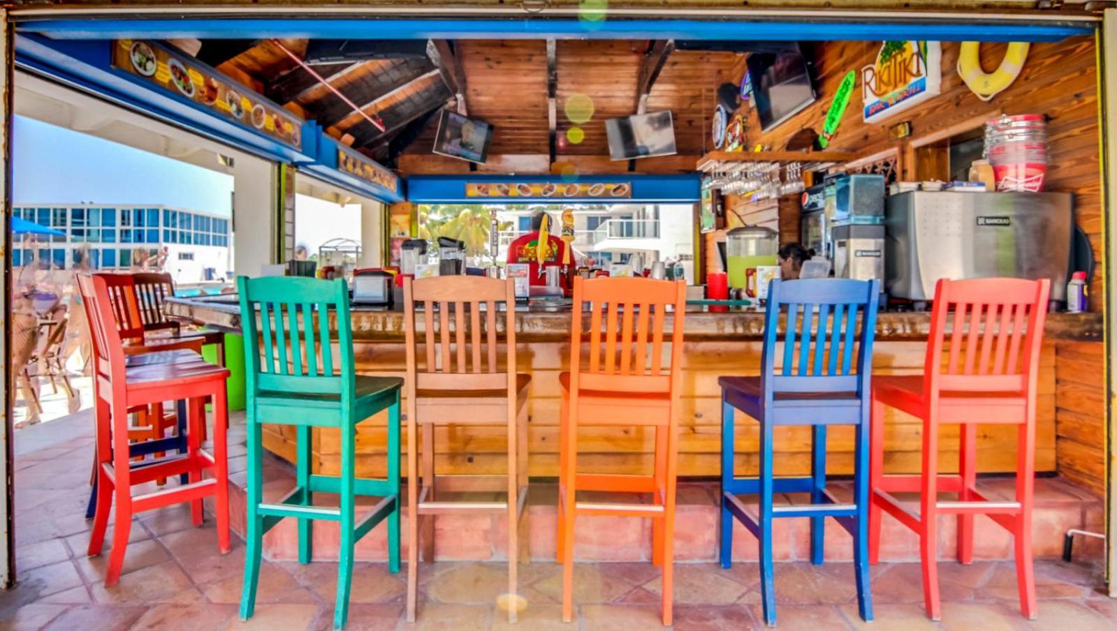 Castle 835 Oceanview Studio On Beach With Pool, Gym, Bars, And Free Parking マイアミビーチ エクステリア 写真