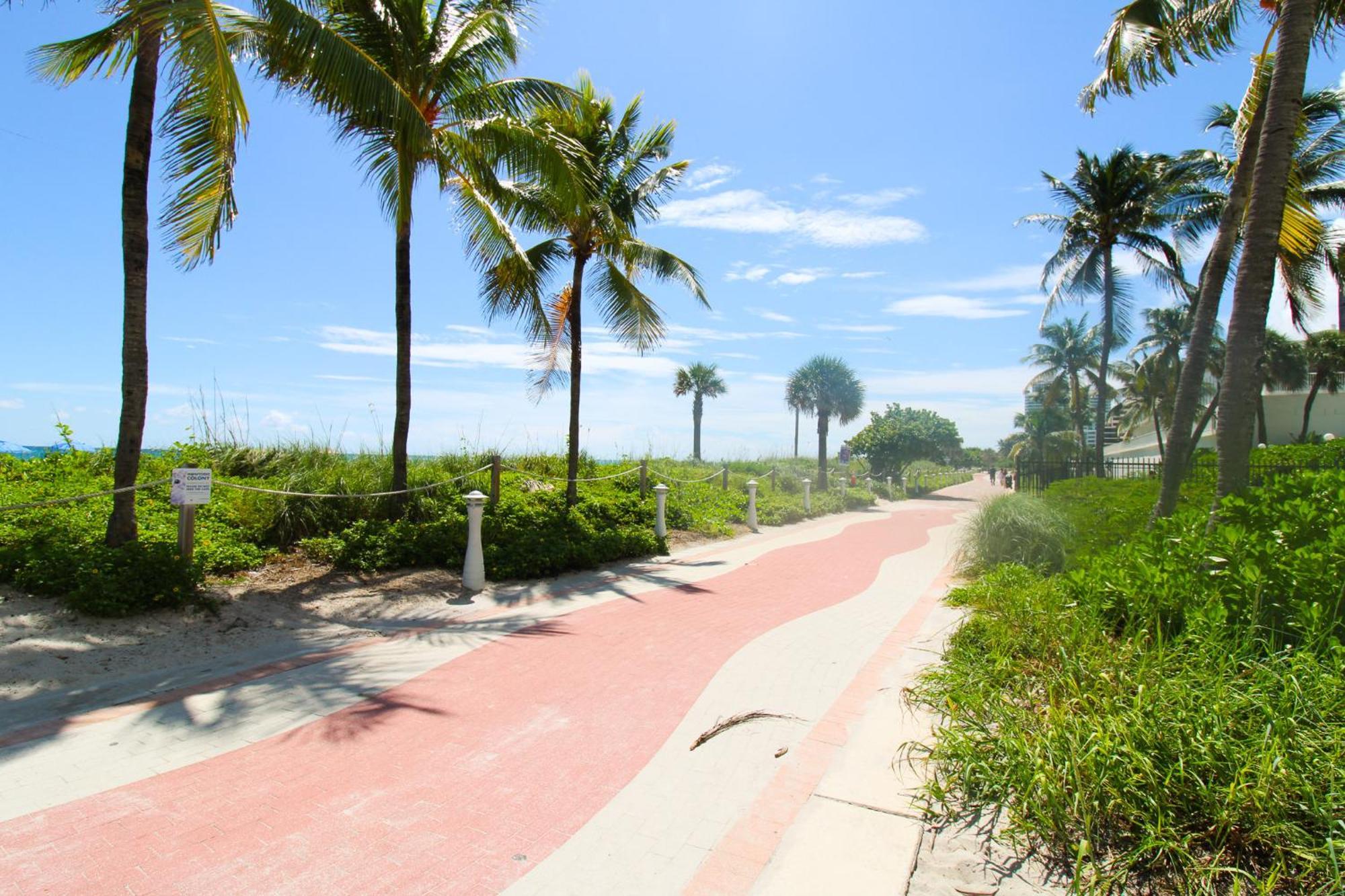 Castle 835 Oceanview Studio On Beach With Pool, Gym, Bars, And Free Parking マイアミビーチ エクステリア 写真